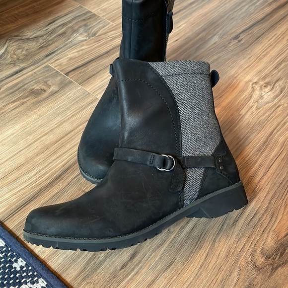 Eddie Bauer Booties - Picture 3 of 10